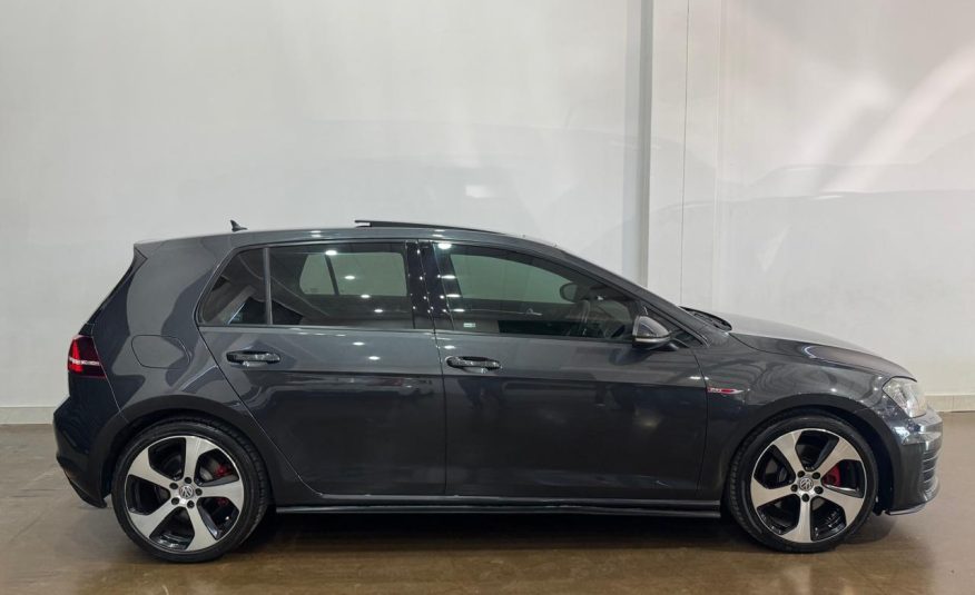 VOLKSWAGEN GOLF VII GTi