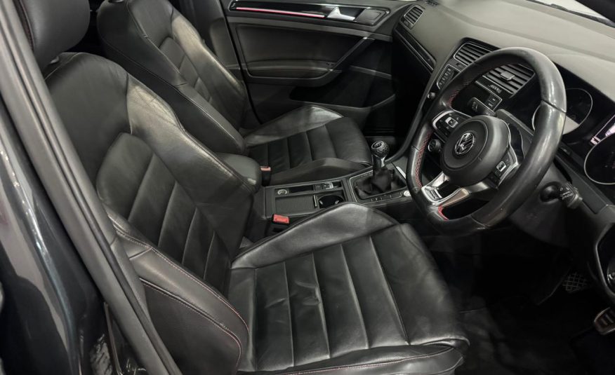 VOLKSWAGEN GOLF VII GTi