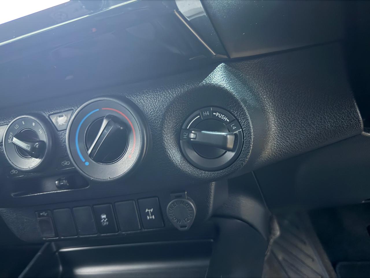 2020 TOYOTA HILUX 2.4 GD6 SRX 4×4 DOUBLE CAB AUTO
