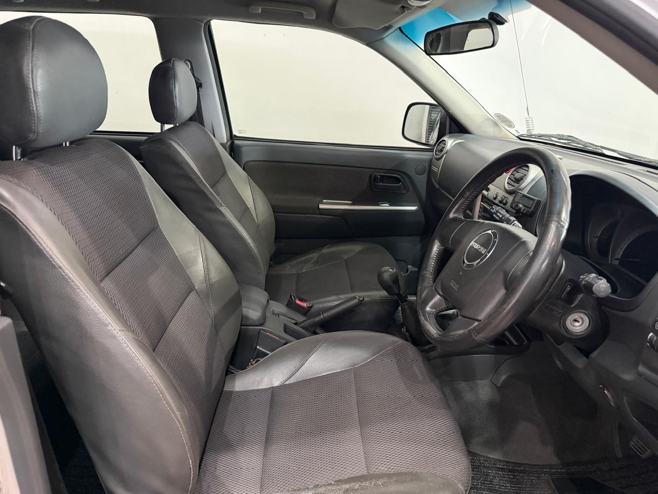 2010 ISUZU KB300 D-TEQ LX 4×4 DOUBLE CAB