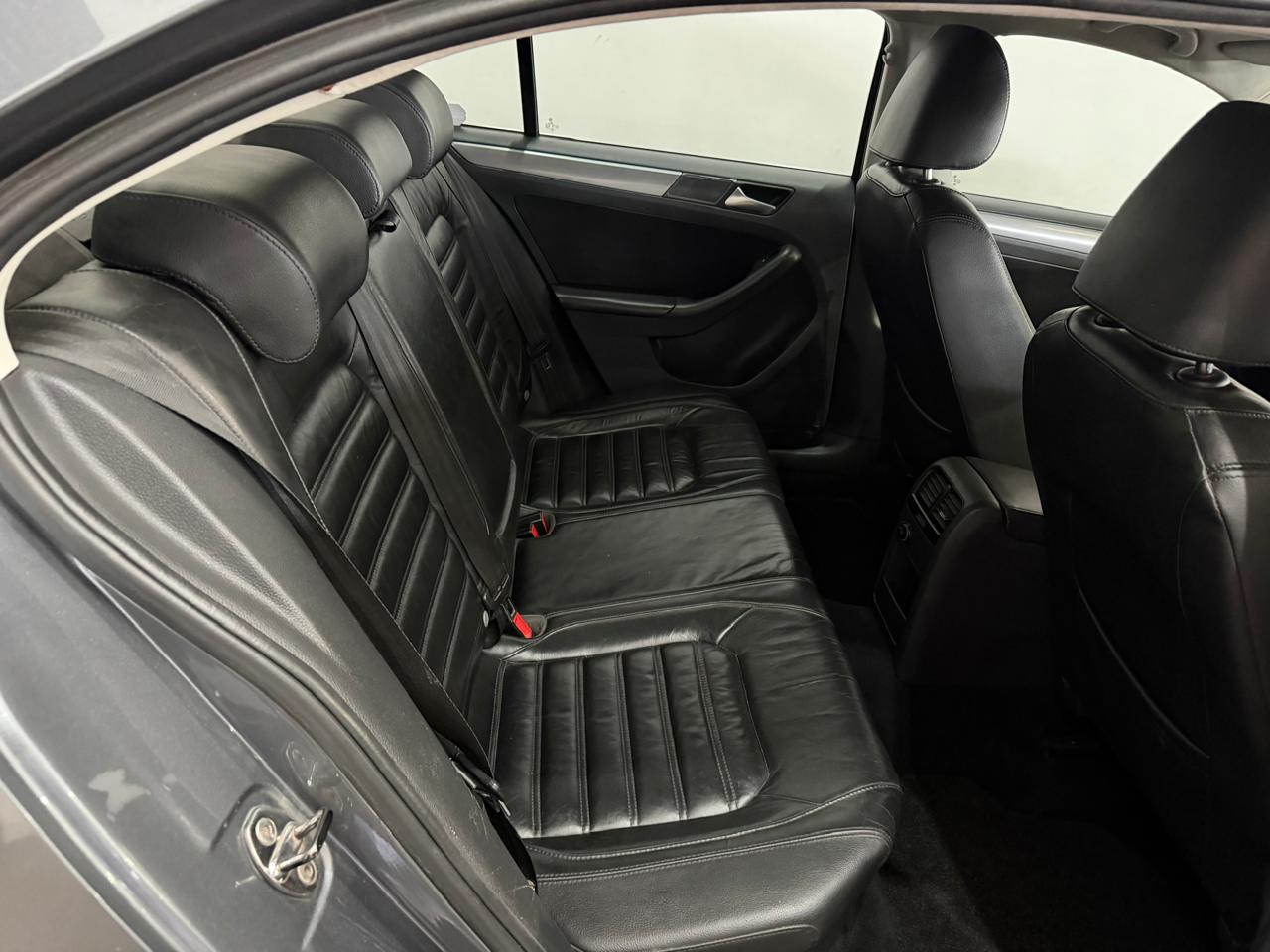 2012 VOLKSWAGEN JETTA VI 2.0TDi HIGHLINE