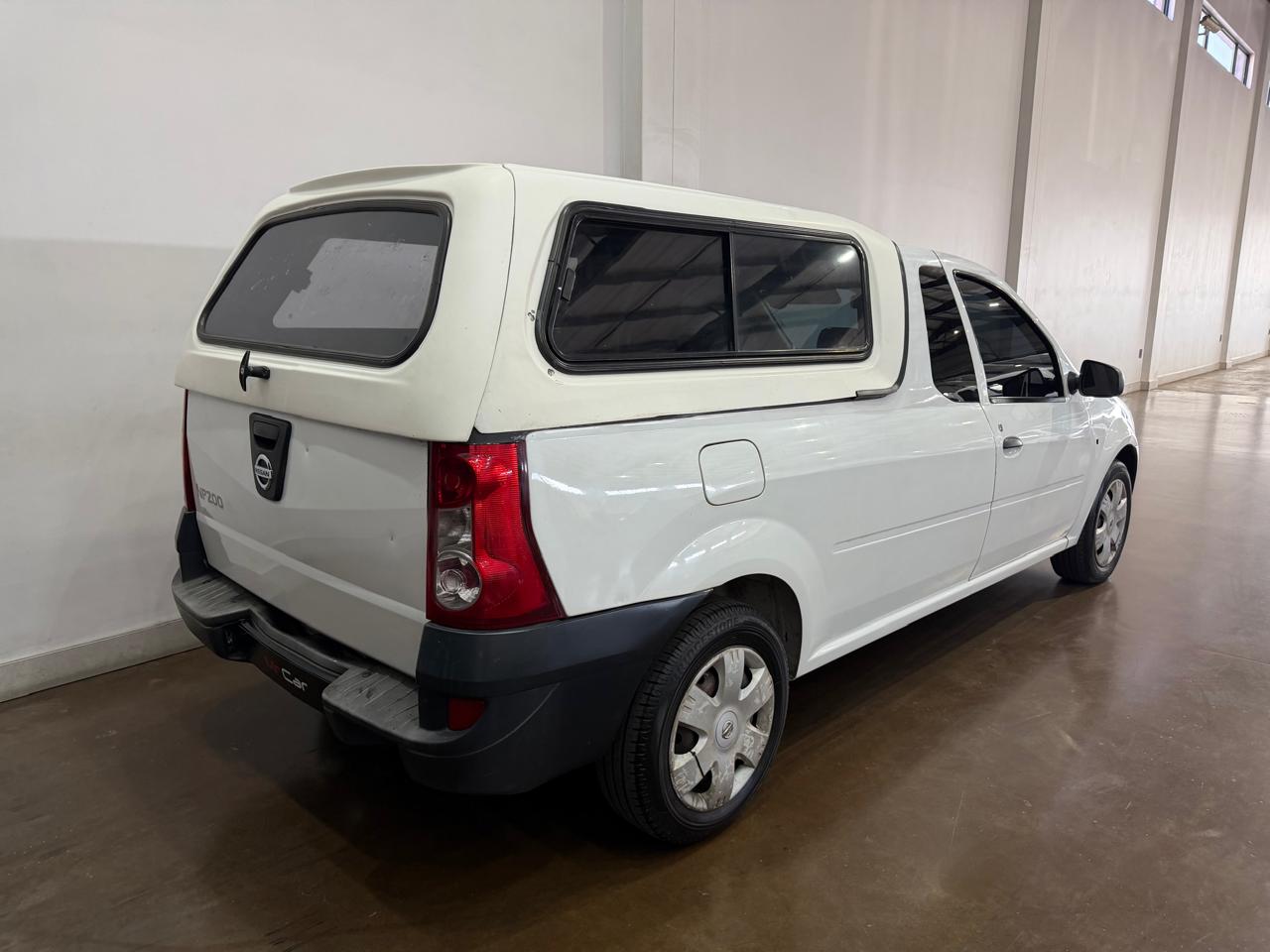 2015 NISSAN NP200 1.6i