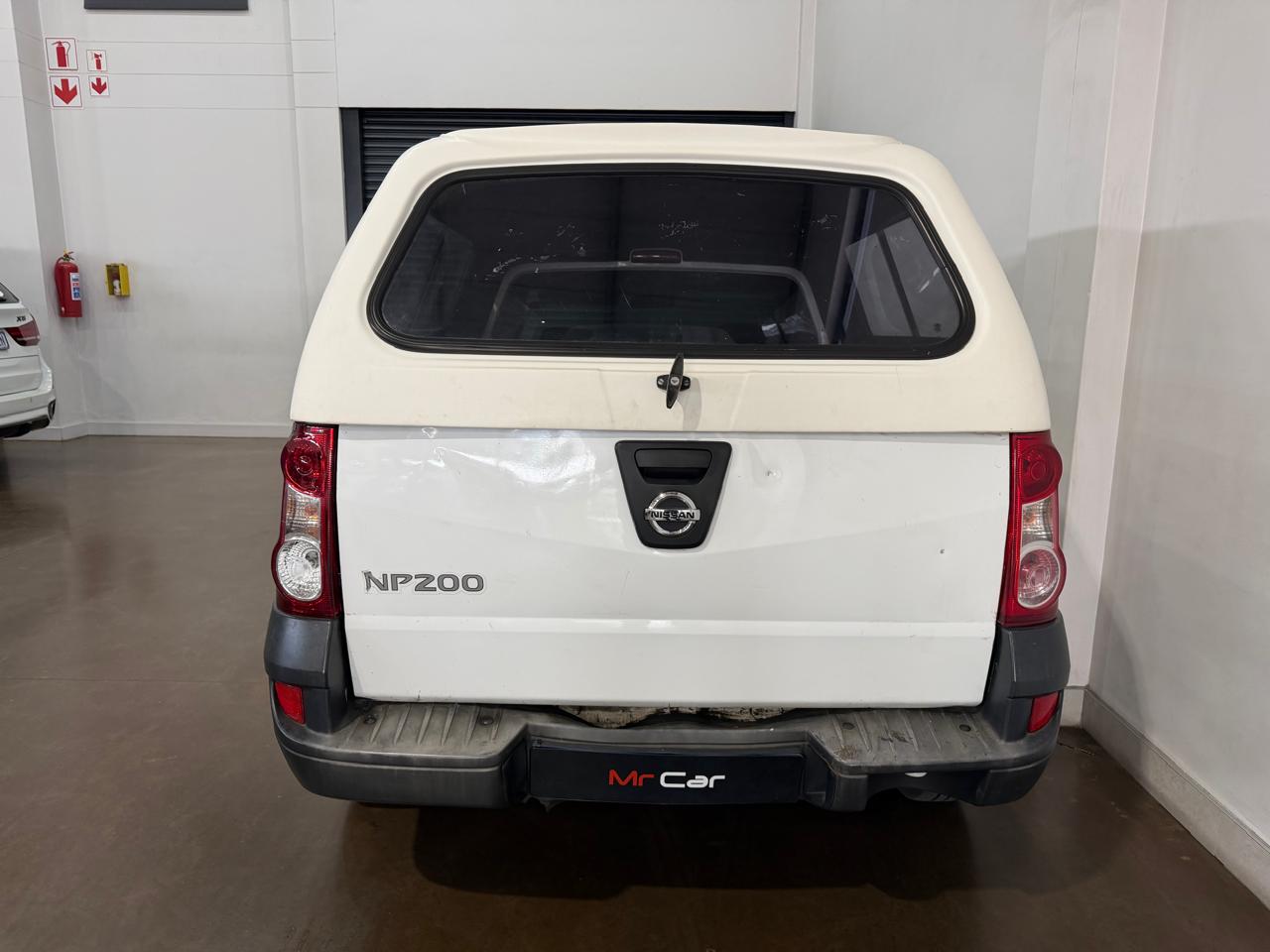2015 NISSAN NP200 1.6i