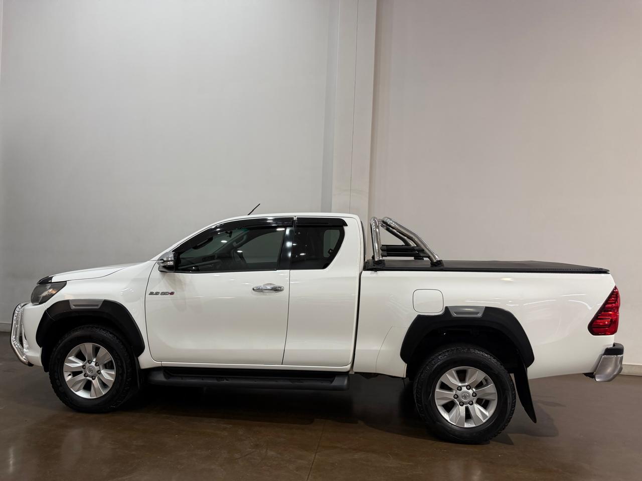 2016 TOYOTA HILUX 2.8 GD-6 RAISED BODY EXTRA CAB