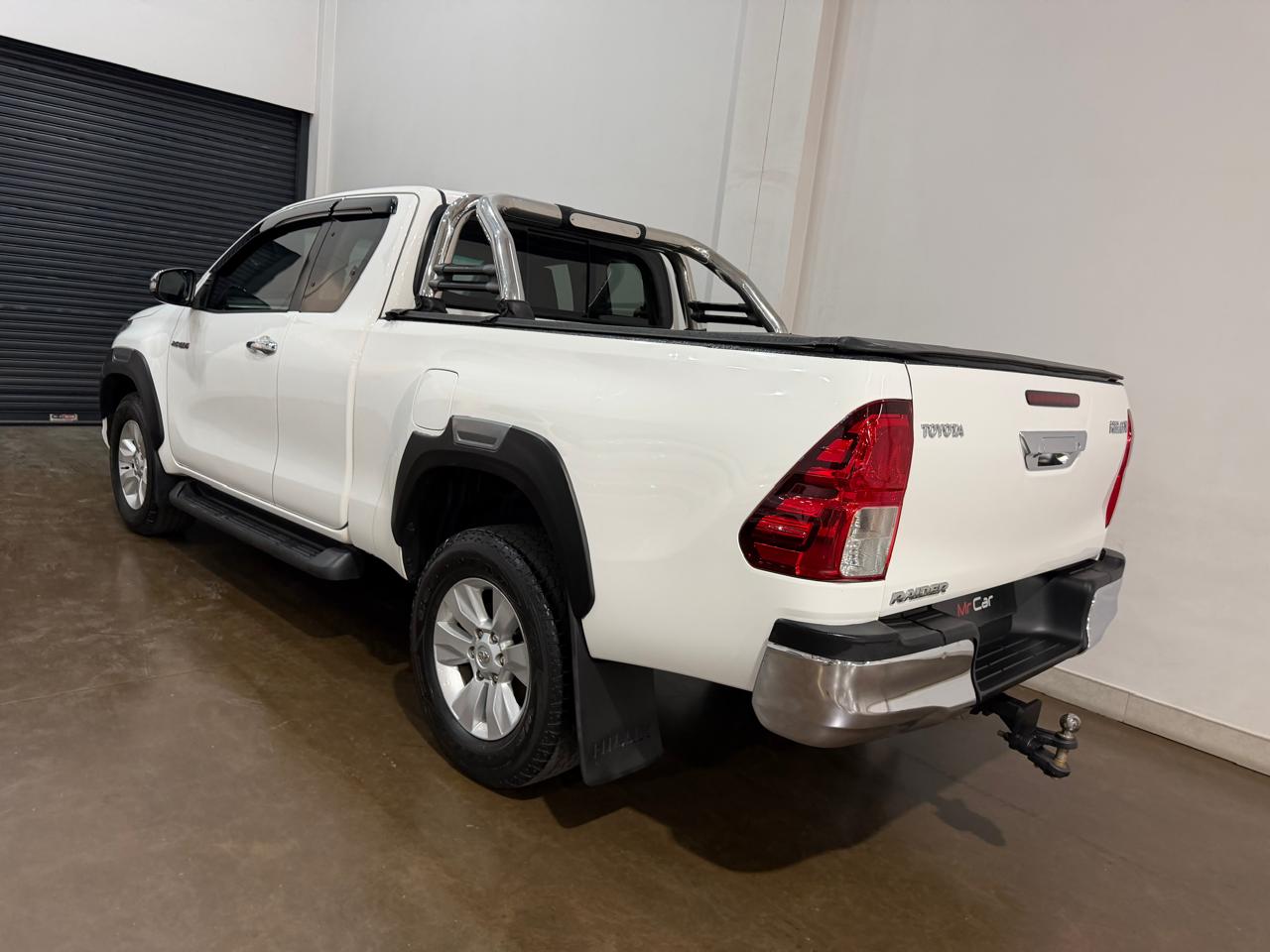 2016 TOYOTA HILUX 2.8 GD-6 RAISED BODY EXTRA CAB