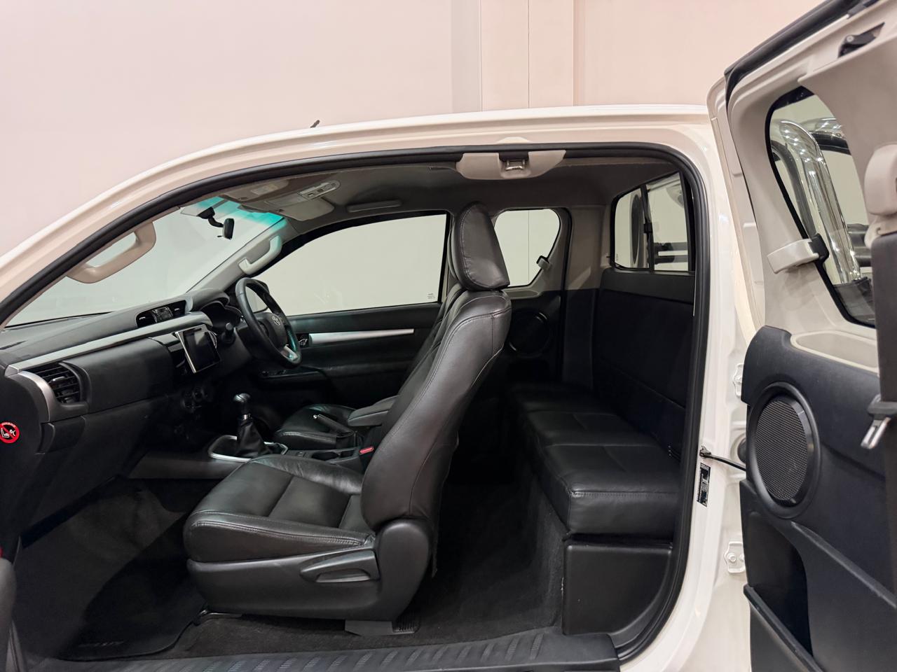 2016 TOYOTA HILUX 2.8 GD-6 RAISED BODY EXTRA CAB