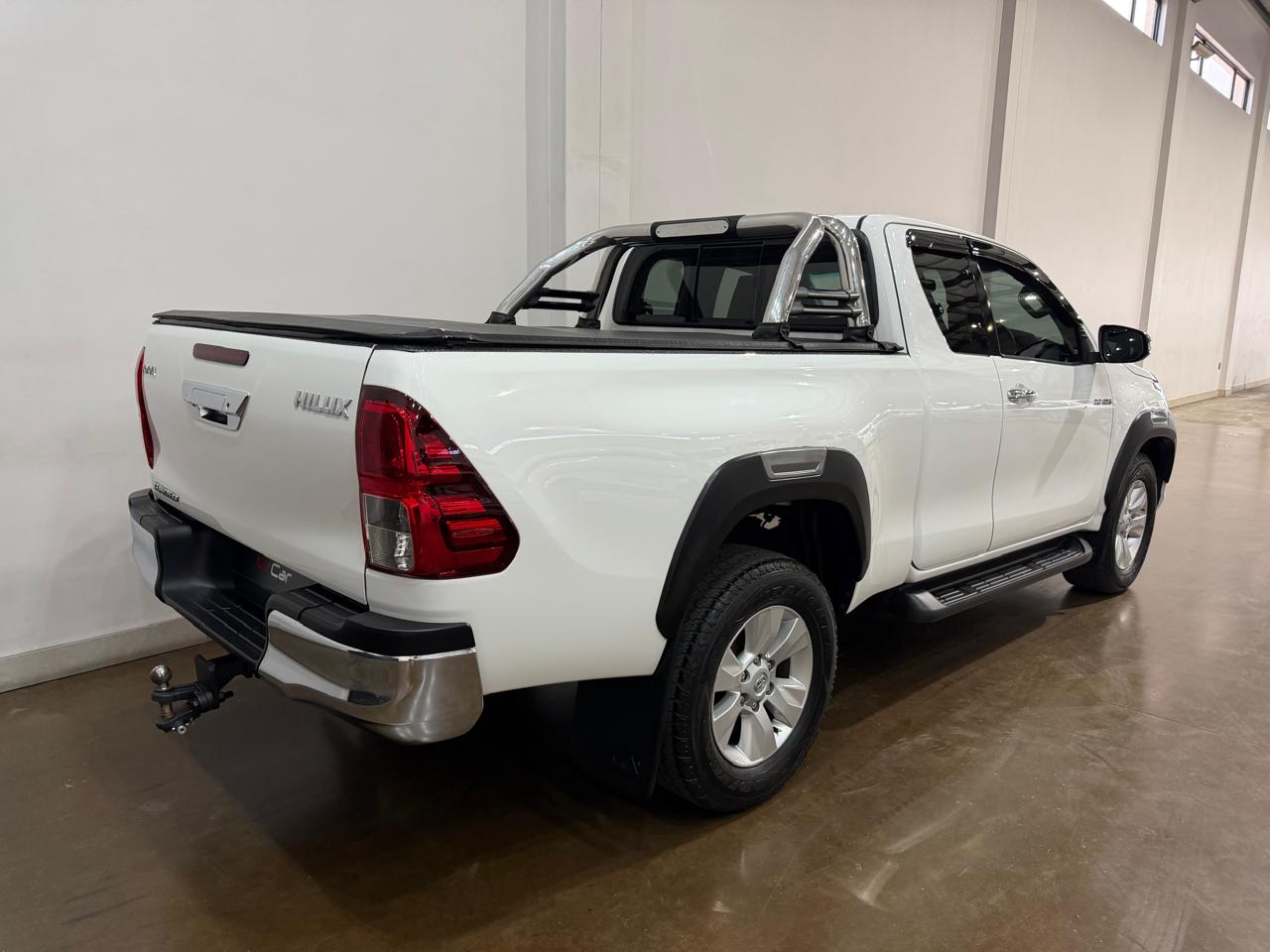 2016 TOYOTA HILUX 2.8 GD-6 RAISED BODY EXTRA CAB