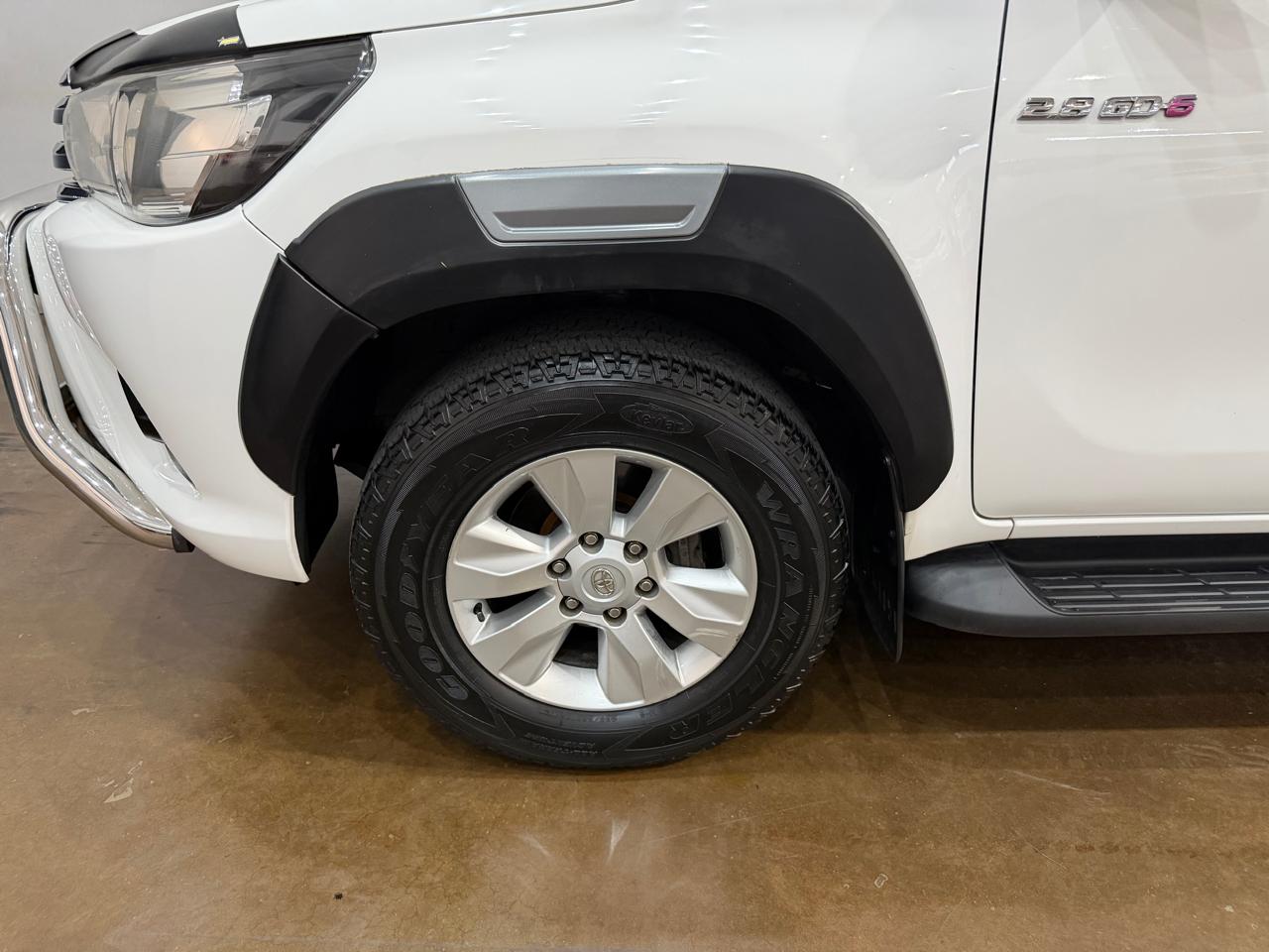 2016 TOYOTA HILUX 2.8 GD-6 RAISED BODY EXTRA CAB