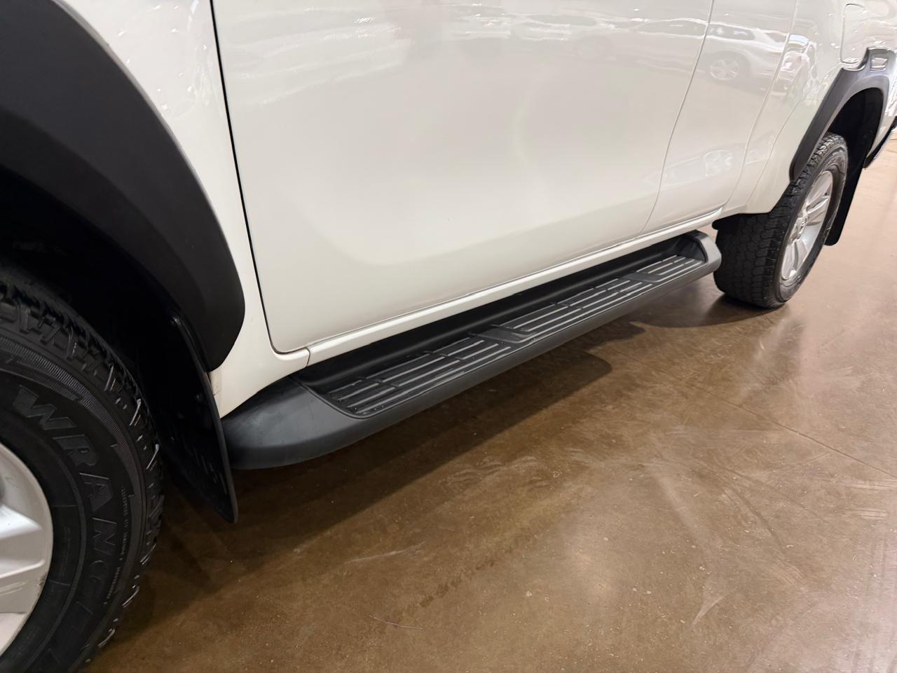 2016 TOYOTA HILUX 2.8 GD-6 RAISED BODY EXTRA CAB